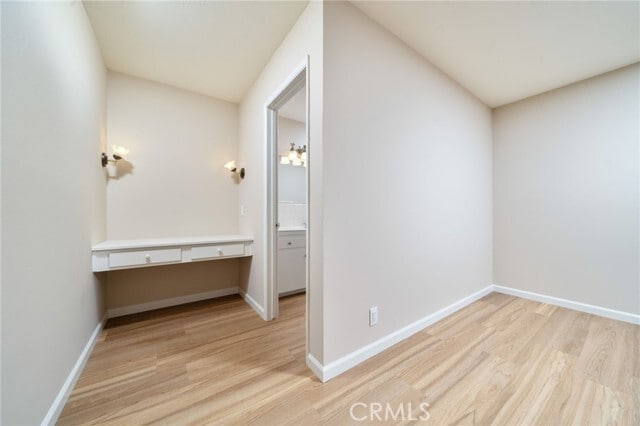 Building Photo - 2426 W Valewood St