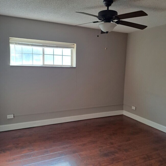 Building Photo - 510 14th St