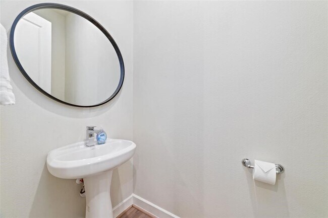 Building Photo - 148 Knightsbridge Park Ln