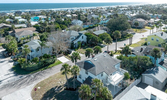 Building Photo - Pristine Neptune Beach Efficiency Unit Remodel: 2 Blocks to the Sand and Walkable to Everything!