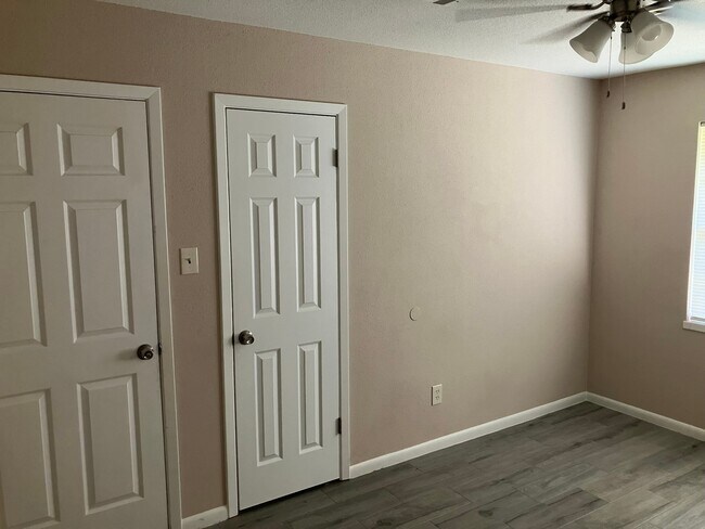 Building Photo - 1315 Peach Spring Dr