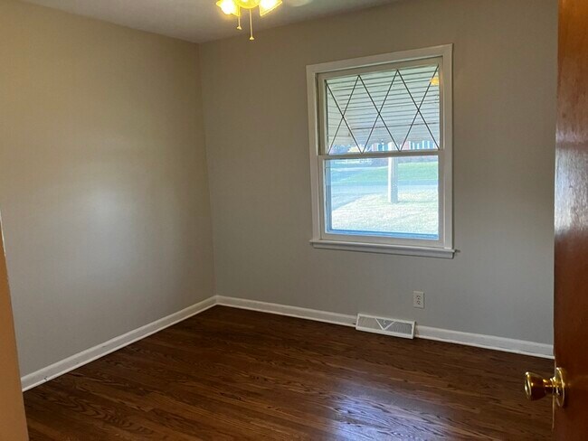 Building Photo - 7001 Green Manor Dr