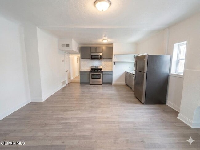 Building Photo - 2807 Grant Ave