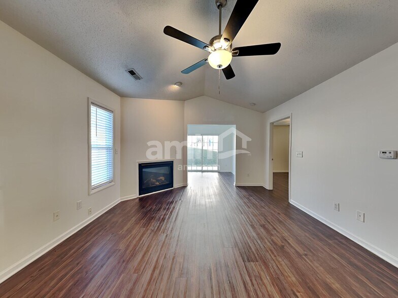 Building Photo - 101 Charlotte Ct