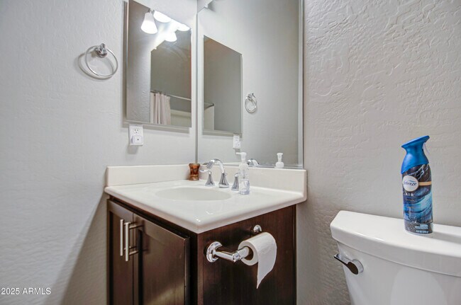 Building Photo - 3016 N Glenview