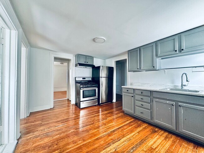 Building Photo - 175 Bradley St