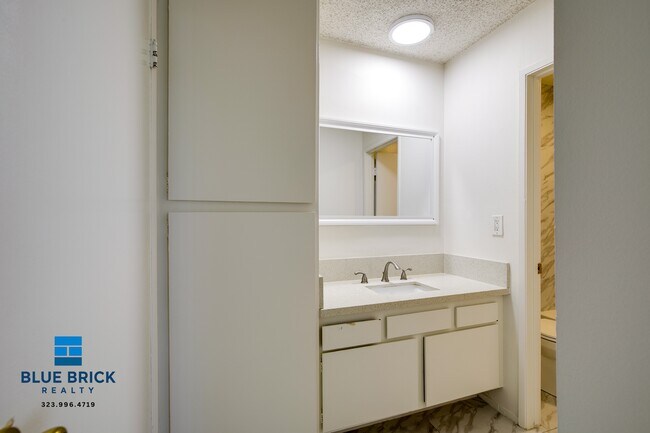 Building Photo - 5452 Corteen Pl