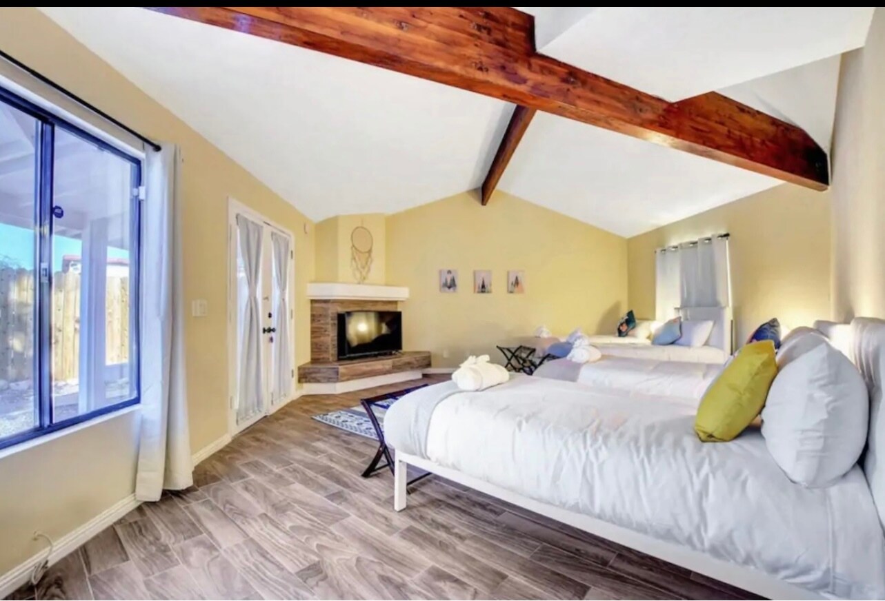 Building Photo - 6880 Edna Ave