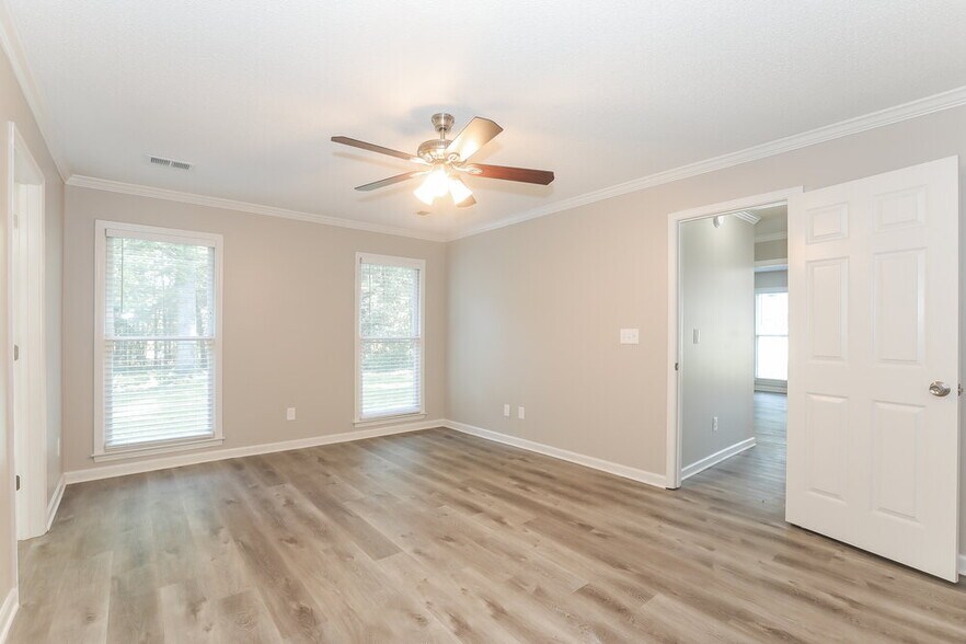 Building Photo - 1001 Crown Corners Dr