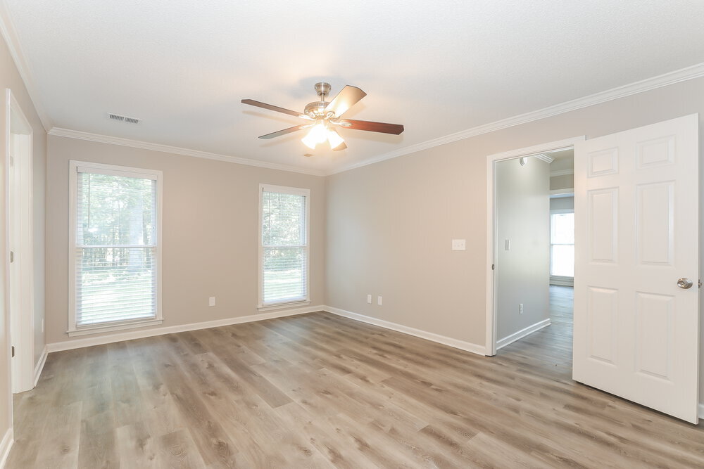 Building Photo - 1001 Crown Corners Dr