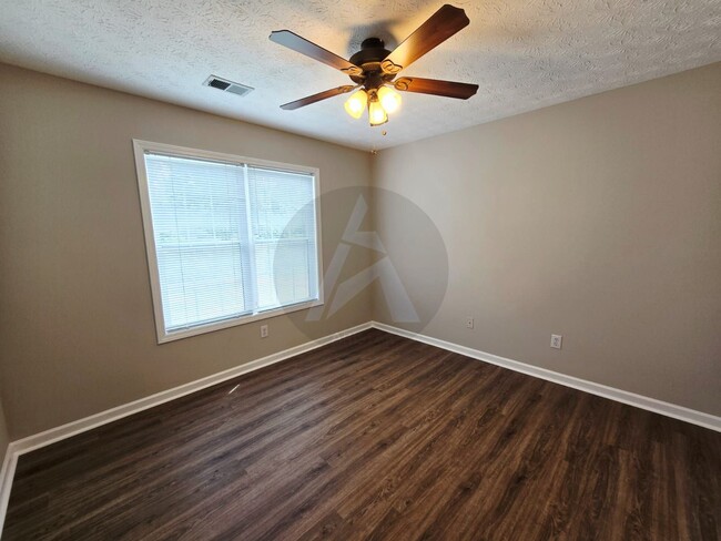 Building Photo - 130 Eagle Glen Dr