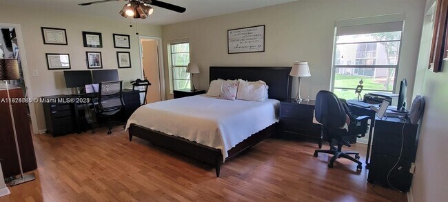 Building Photo - 8662 Bridle Path Ct
