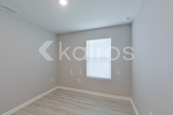 Building Photo - 121 Metalmark Dr