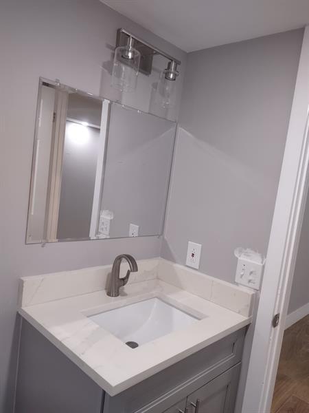 Building Photo - 5068 Rose Hill Dr