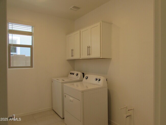Building Photo - 9030 S 169th Dr