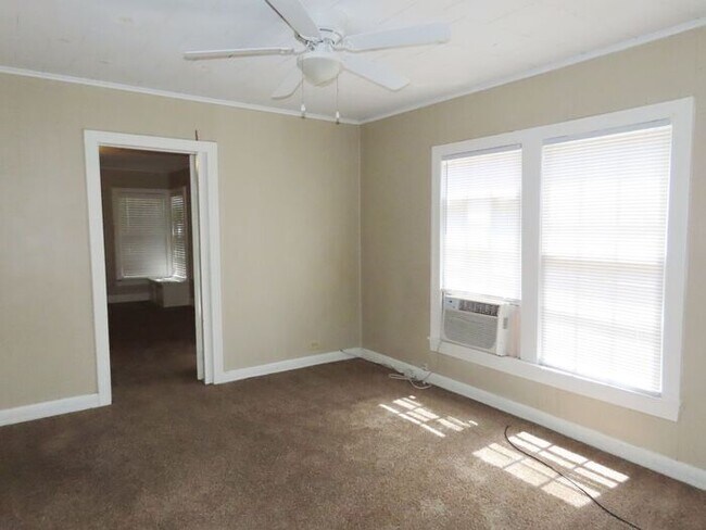 Building Photo - Spacious 3 Bedroom, 2 Bath Home w/Bonus Room!