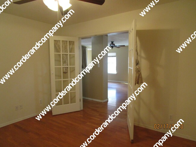 Building Photo - Beautiful 2 Bedroom, 2 Bathroom, 2 Car Gar...