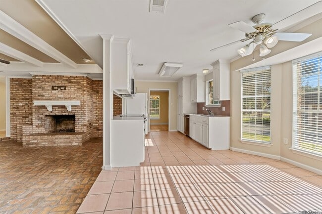 Building Photo - 685 Daventry Dr