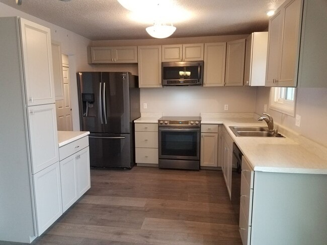 Building Photo - House For Lease