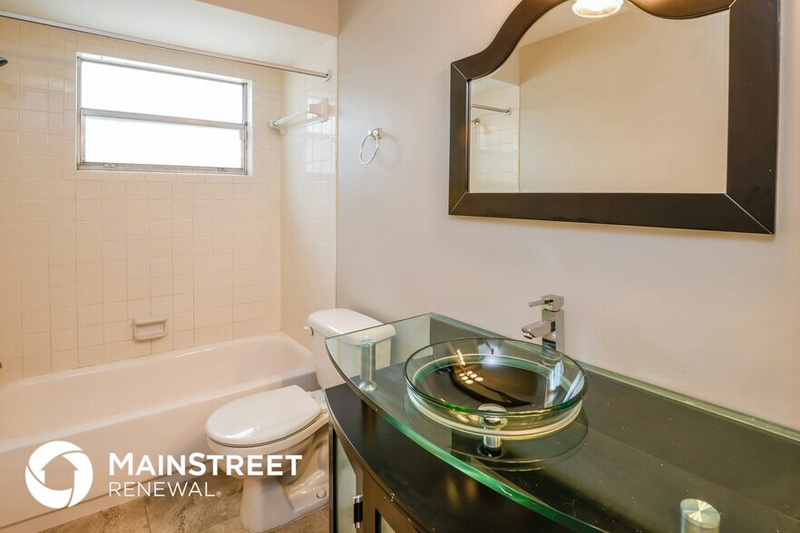 Building Photo - 610 Charlotte Ave