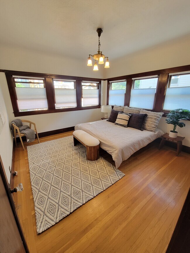 Building Photo - 1707 35th St