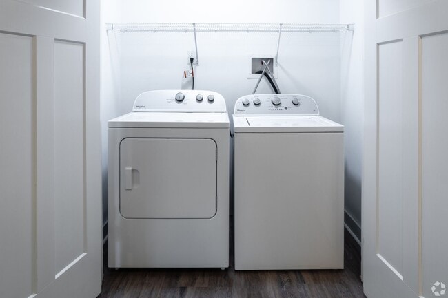 Building Photo - $750 SECURITY DEPOSIT! SECURE THIS DEAL NOW!