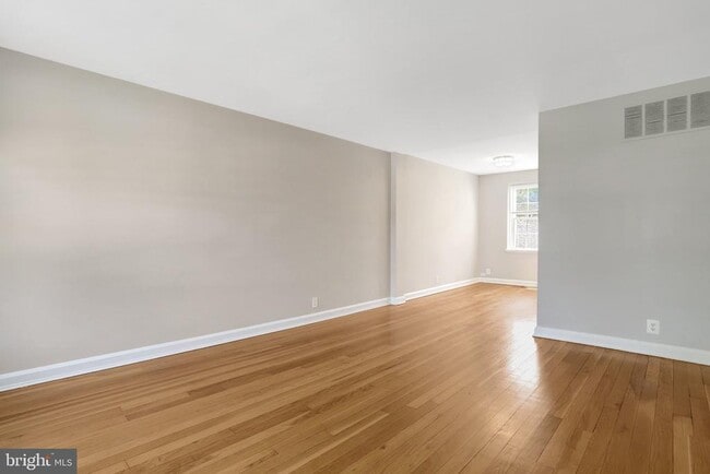 Building Photo - 3267 S Stafford St