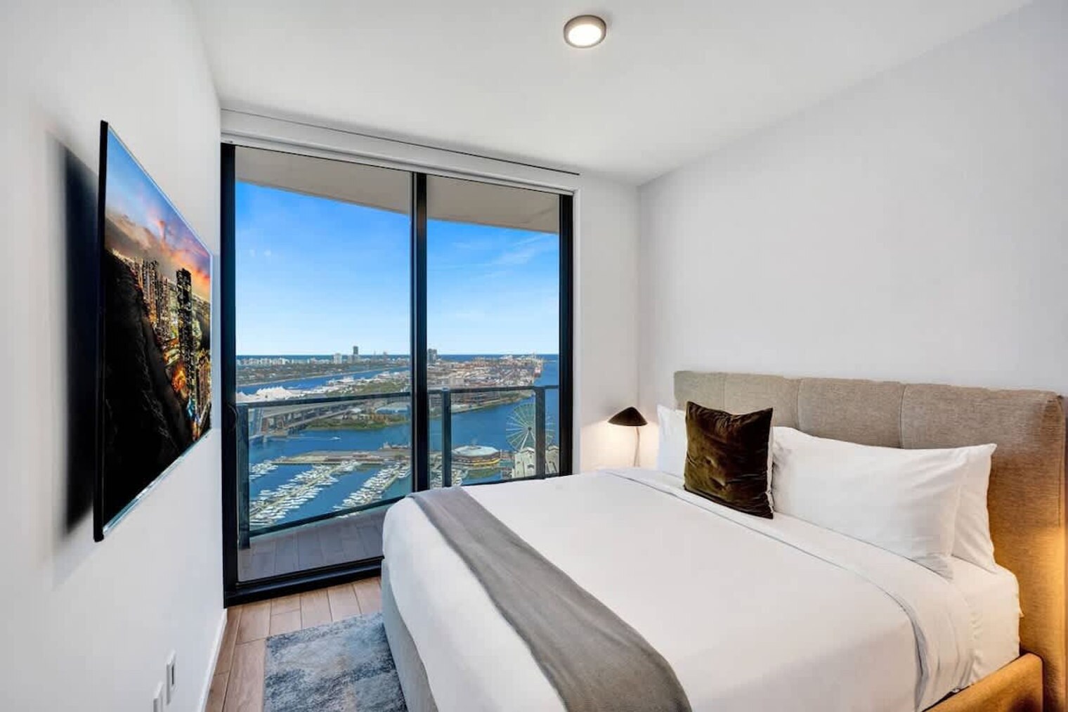 Building Photo - 398 NE 5th St