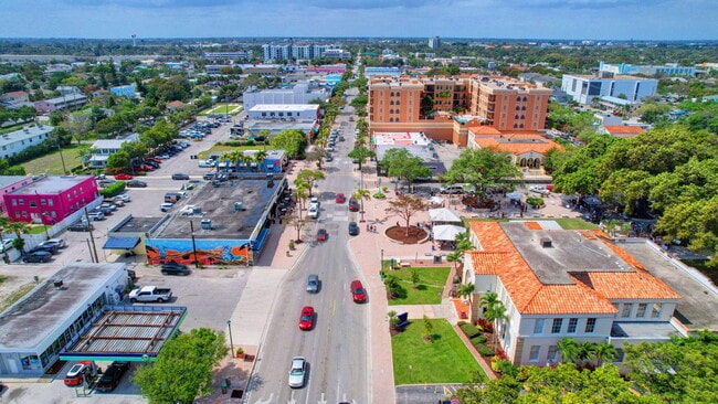 Building Photo - 310 S J St