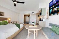 Building Photo - 601 NE 1st Ave