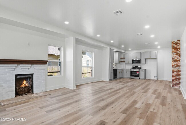 Building Photo - 514 Voorhies St