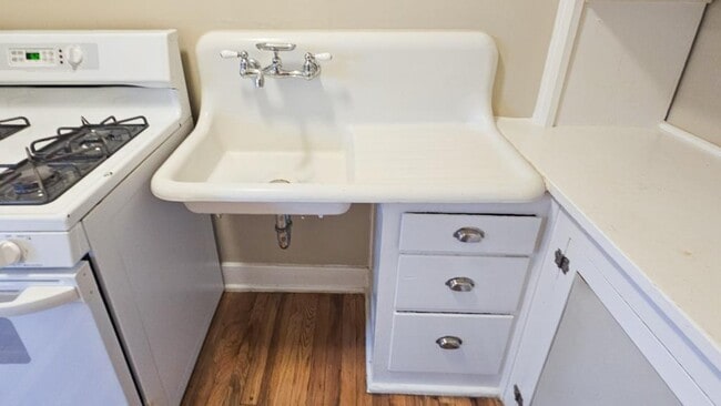 Building Photo - 1220 Marion, Apartment #34