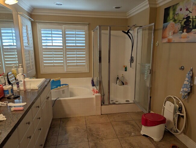 Building Photo - Spacious north Pomona property