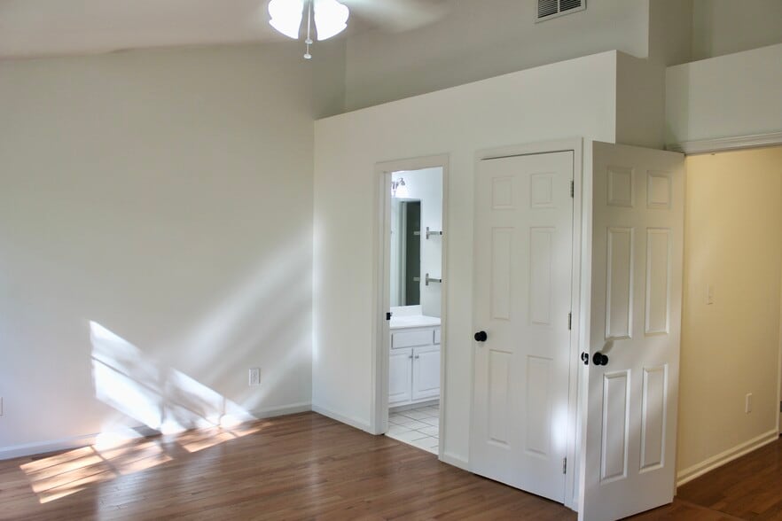 Building Photo - 1625 Nicholasville Rd