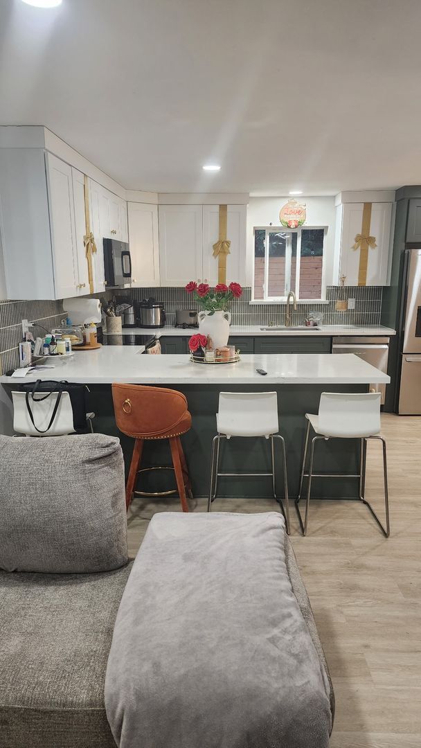 Building Photo - Renovated 4-Bedroom Single-Level Home in Quiet Kent Central Location