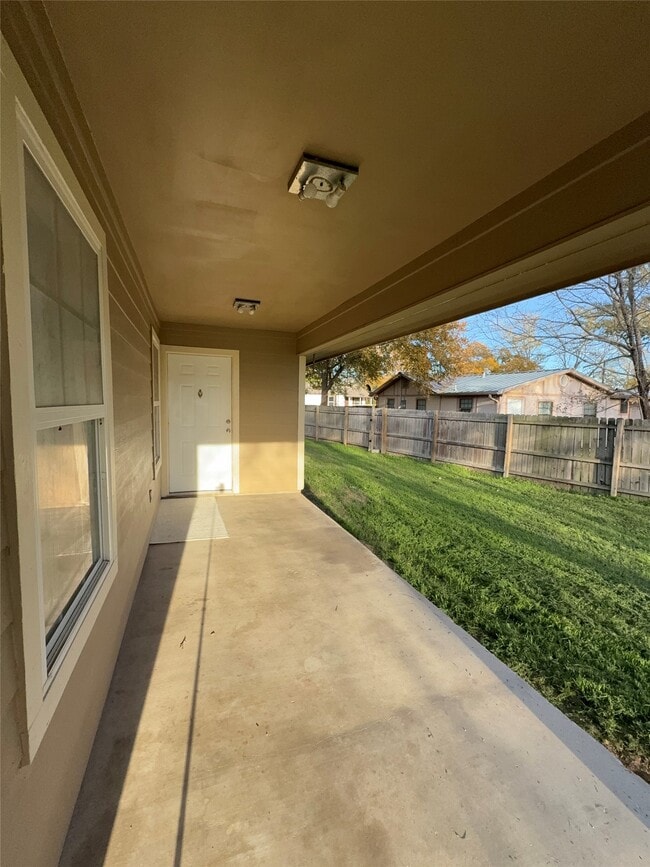 Building Photo - 1205 Thompson St