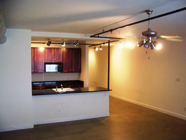 Building Photo - 1 BR / 1 BA Fabulous, One Bedroom in Manchester, Available June 1st!