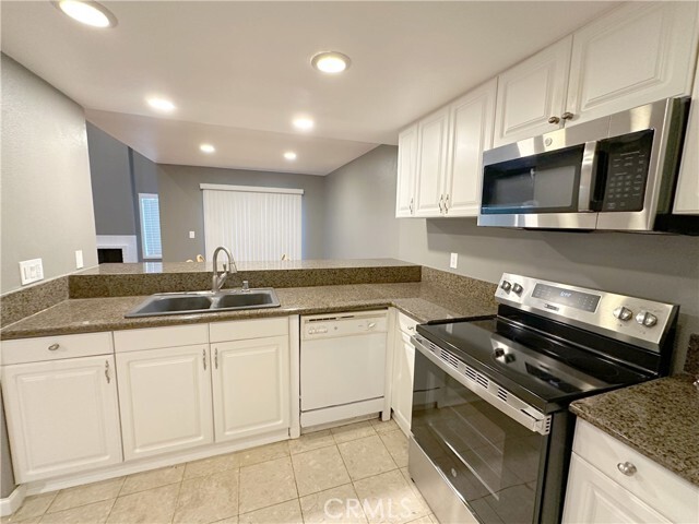 Building Photo - 12546 Pinegrove Ln