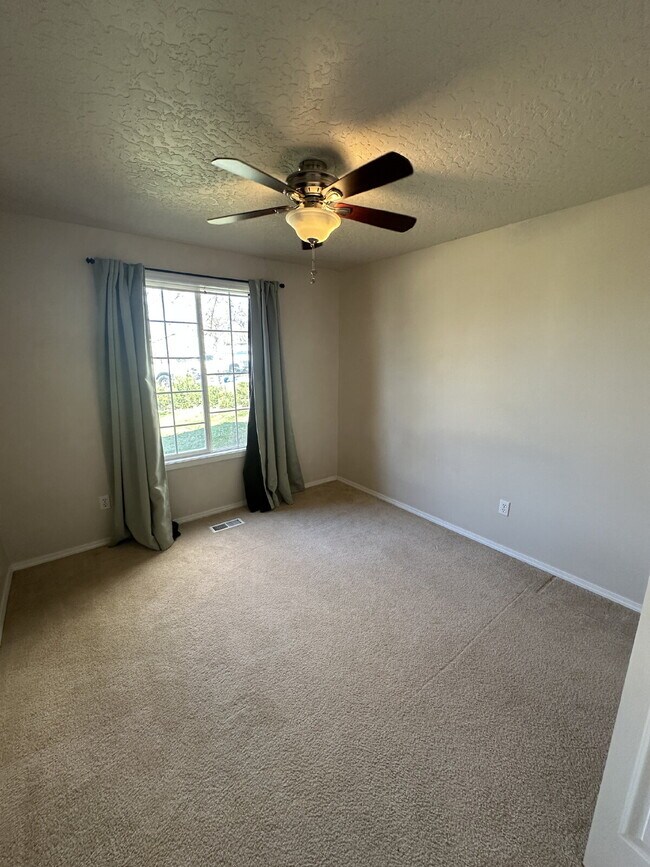 Building Photo - 1328 Goldenrod Pl