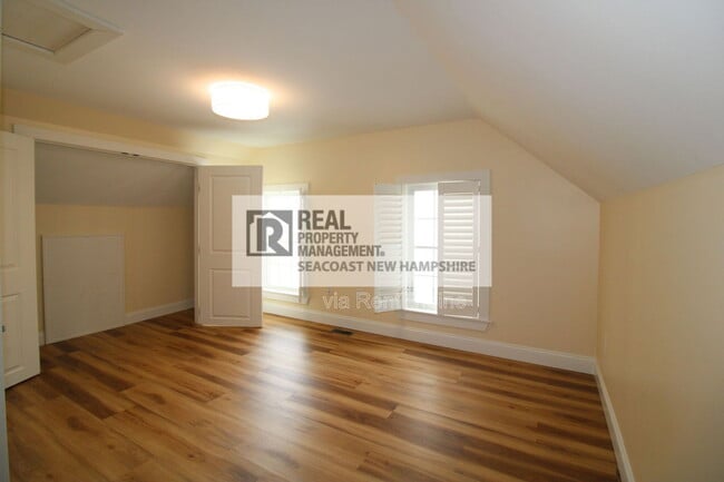 Building Photo - 33 Columbia St