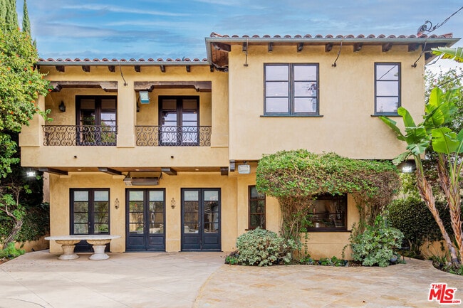 Building Photo - 305 N Palm Dr