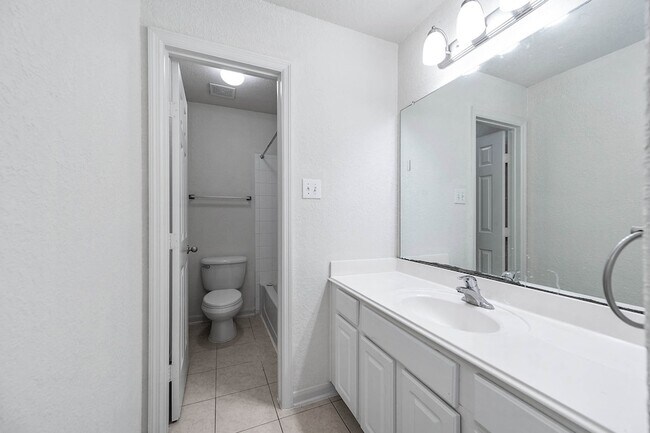 Building Photo - 2032 Creek Shore Ln