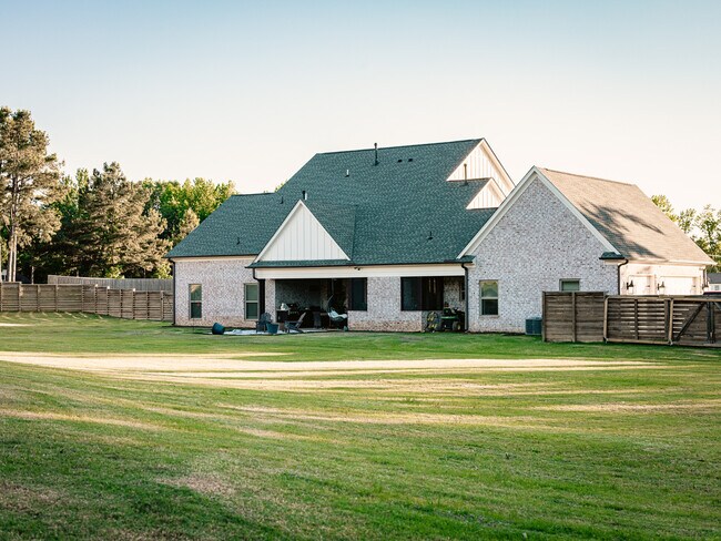 Building Photo - 918 Woodford Cv E
