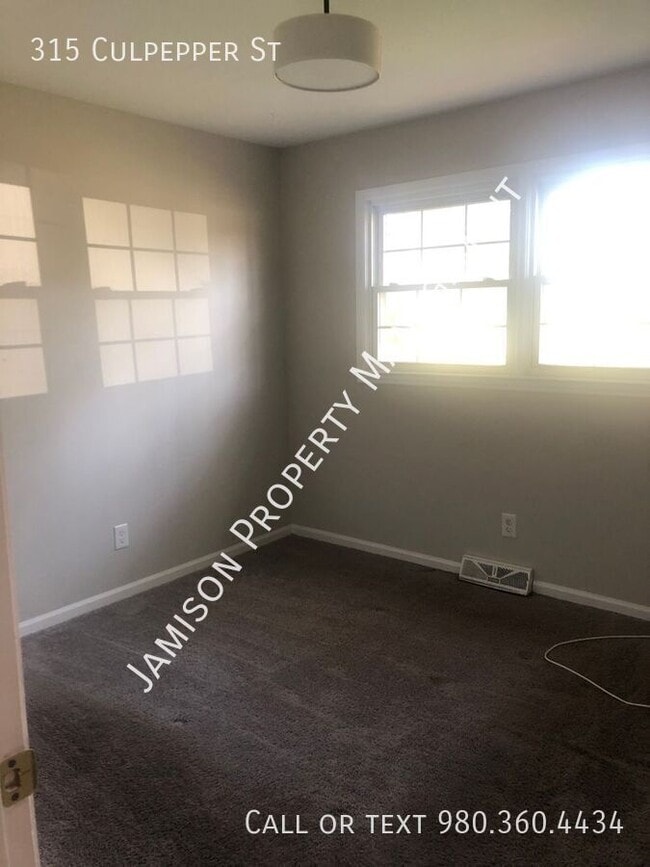 Building Photo - 315 Culpepper St