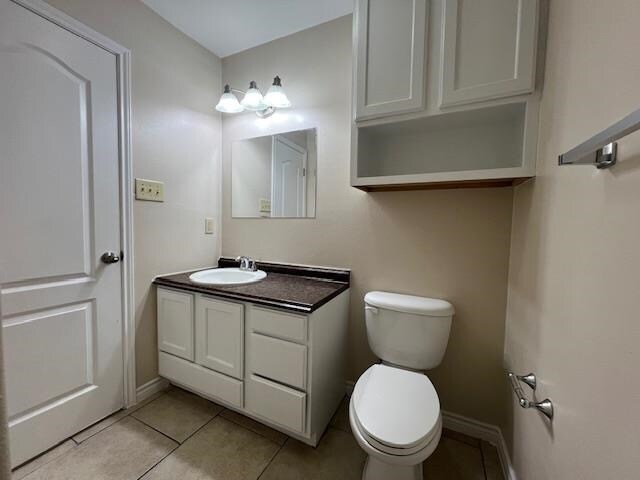 Building Photo - 2720 Camelot Dr