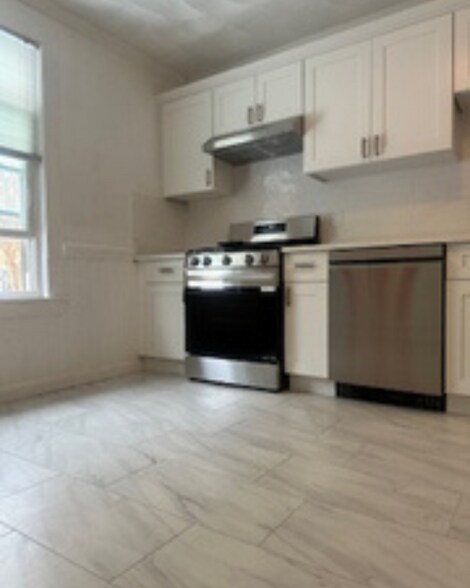 Building Photo - 66 Elm St