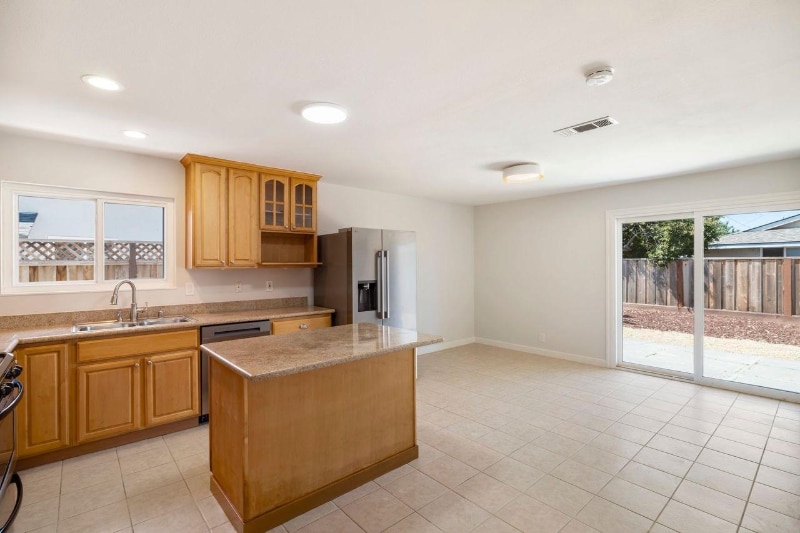 Building Photo - 480 Chinook Ln