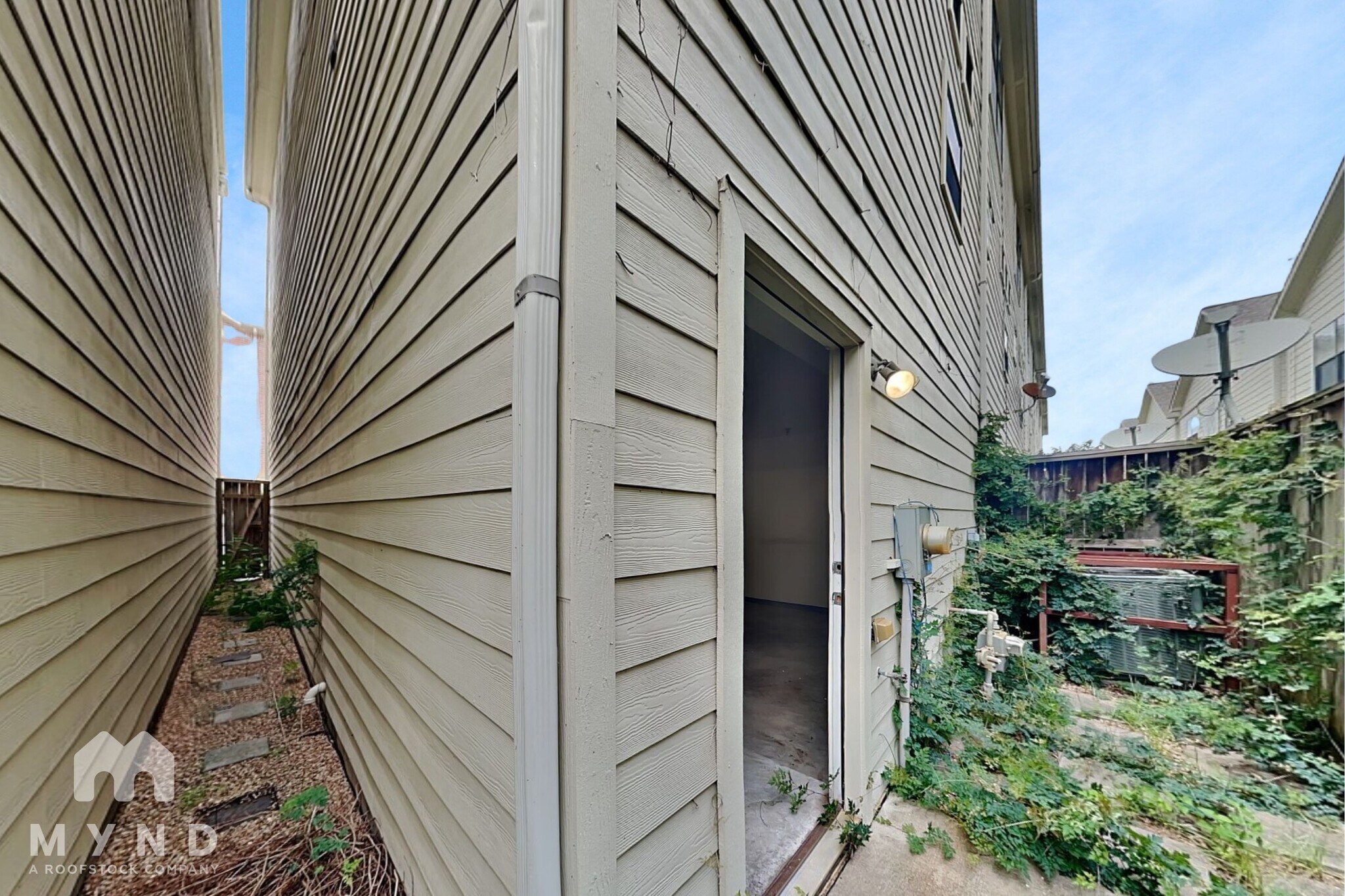 Building Photo - 648 Westcross St