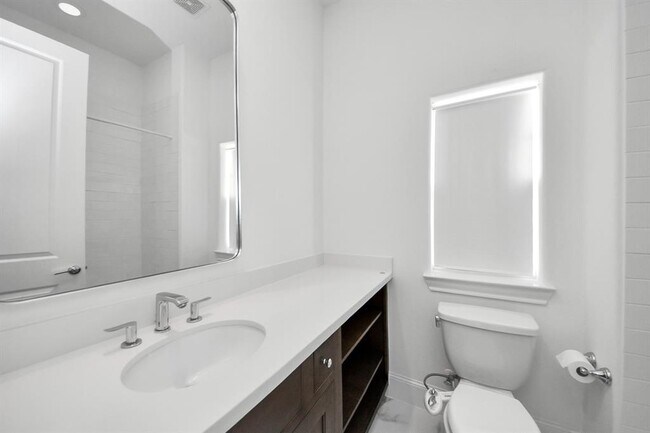 Building Photo - 4005 Woodshire Vlg Ests