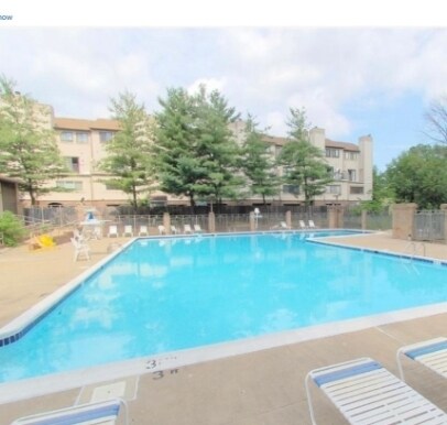 Building Photo - 64 Hawthorne Ct NE